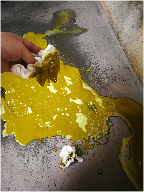 油氣分離器使用過程中因壓差過高被擊穿，造成跑油，油分配料不匹配造成壓差過高(圖2)