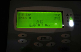 油氣分離器使用過程中因壓差過高被擊穿，造成跑油，油分配料不匹配造成壓差過高